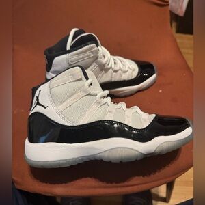 Nike air Jordan 11 concord Sz 4y used ✅✅